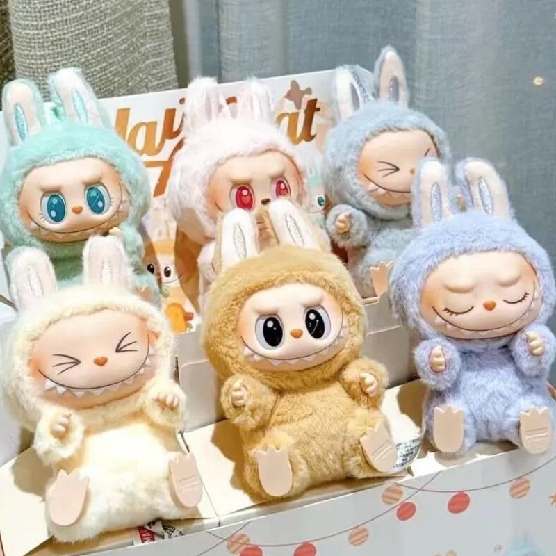 Labubu Boneco De Pelúcia Sentado Chaveiro Surpresa